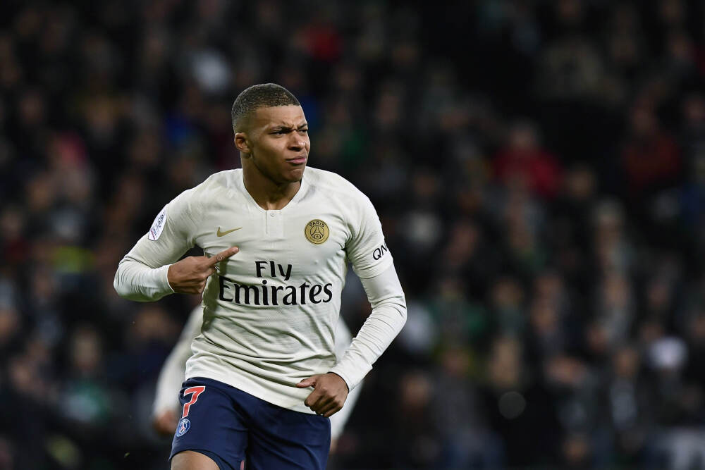 跨境ETF规模首破万亿，资金抢筹全球资产